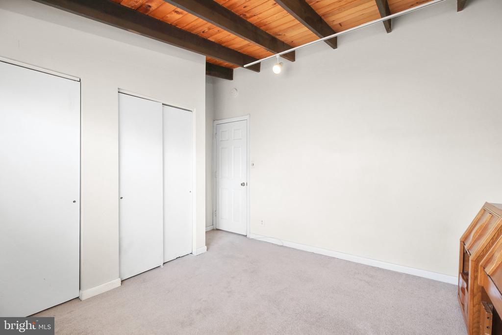 3808 LAKEVIEW PKWAY