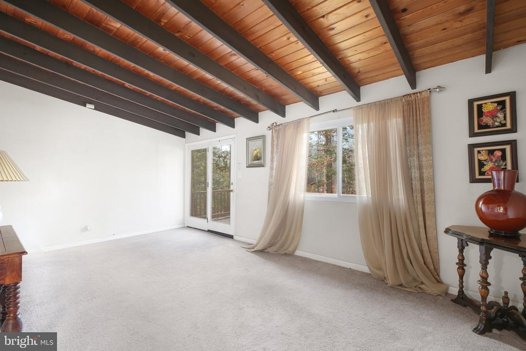 3808 LAKEVIEW PKWAY