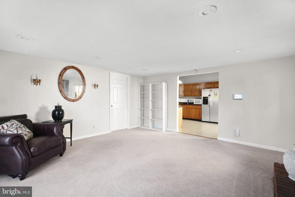 3808 LAKEVIEW PKWAY