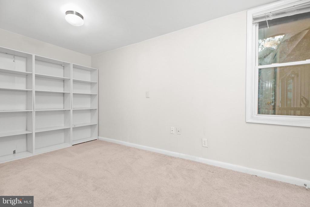 3808 LAKEVIEW PKWAY