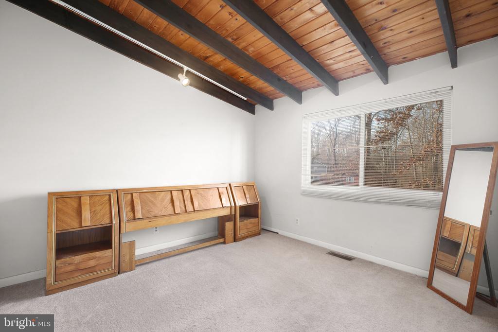 3808 LAKEVIEW PKWAY
