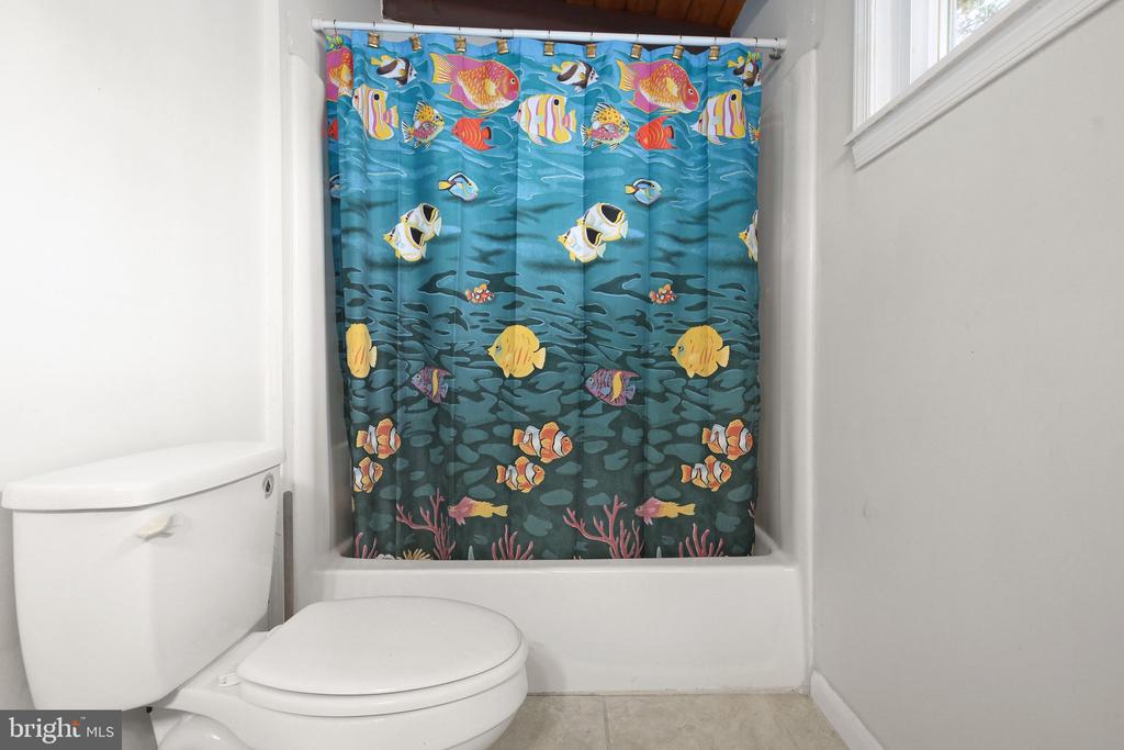 3808 LAKEVIEW PKWAY