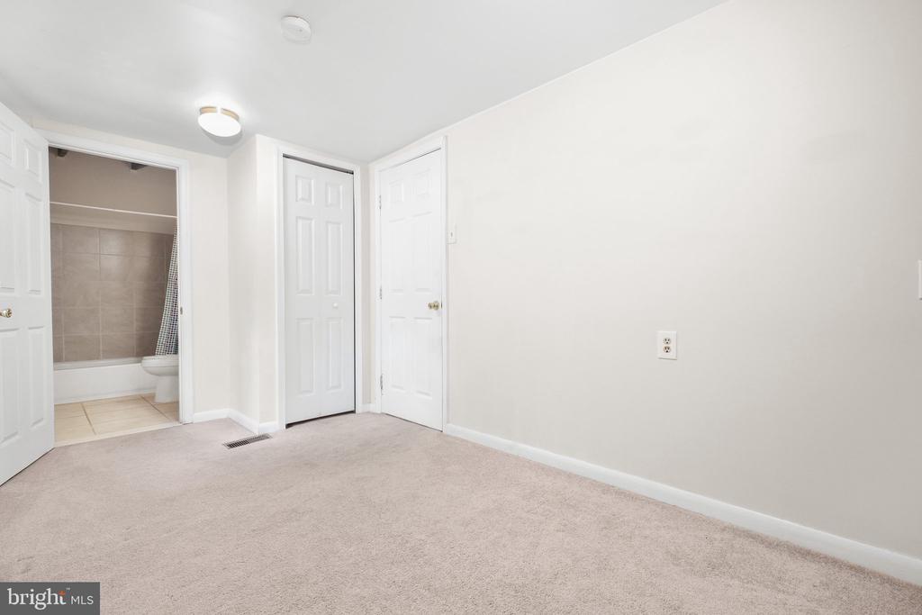 3808 LAKEVIEW PKWAY