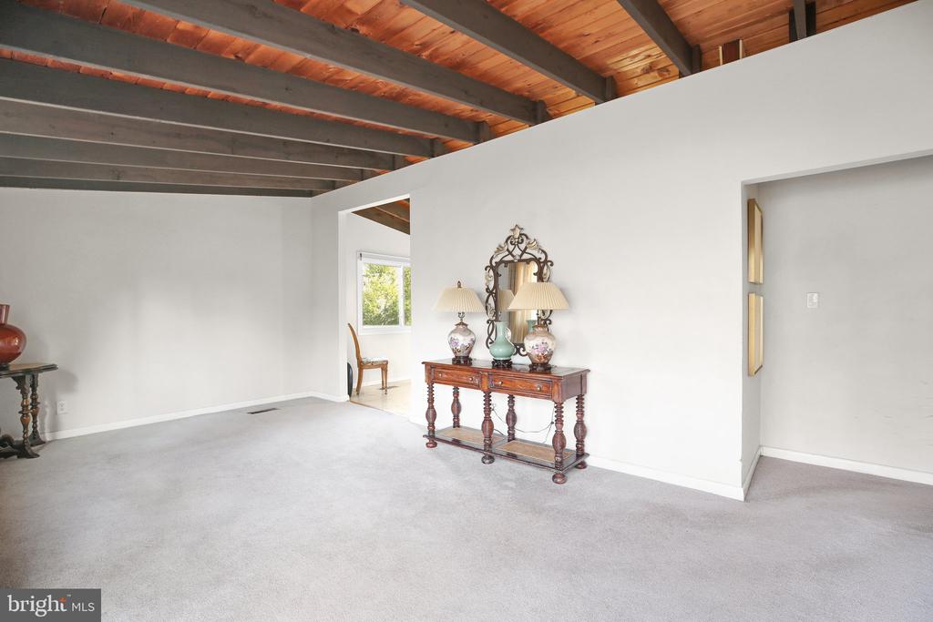 3808 LAKEVIEW PKWAY