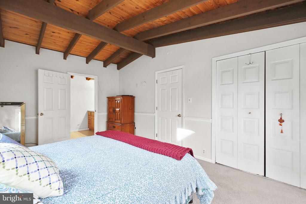 3808 LAKEVIEW PKWAY