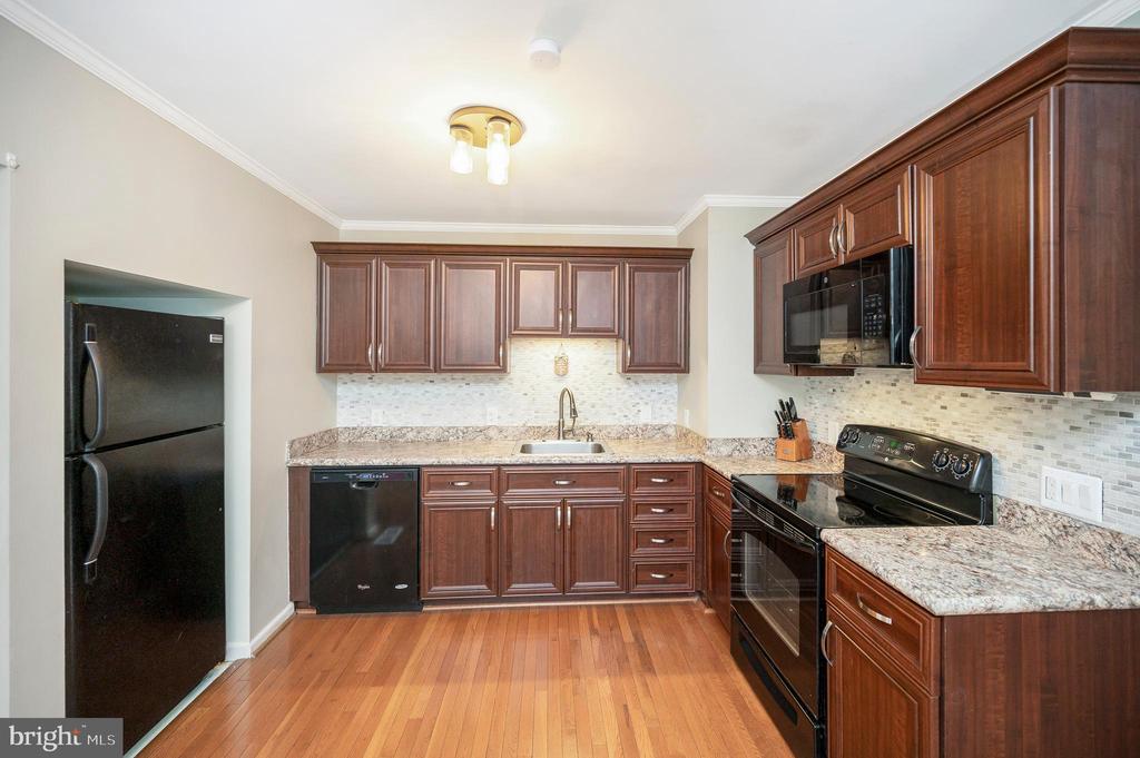 207 LIMESTONE LANE