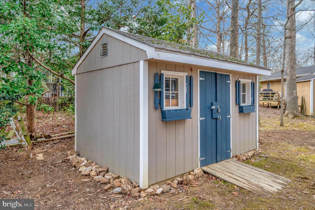 207 LIMESTONE LANE