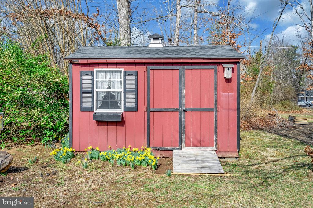 110 WAKEFIELD DRIVE