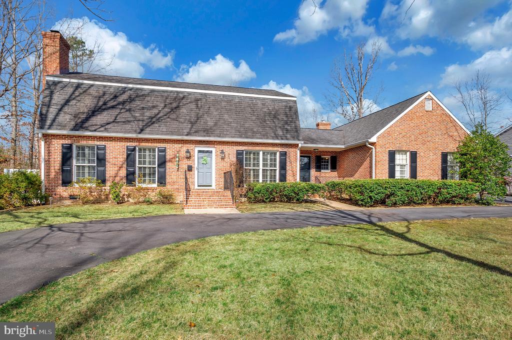 110 WAKEFIELD DRIVE