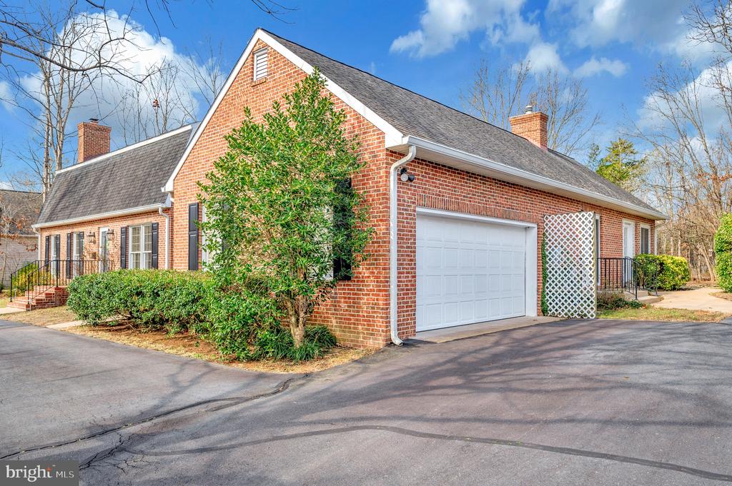 110 WAKEFIELD DRIVE
