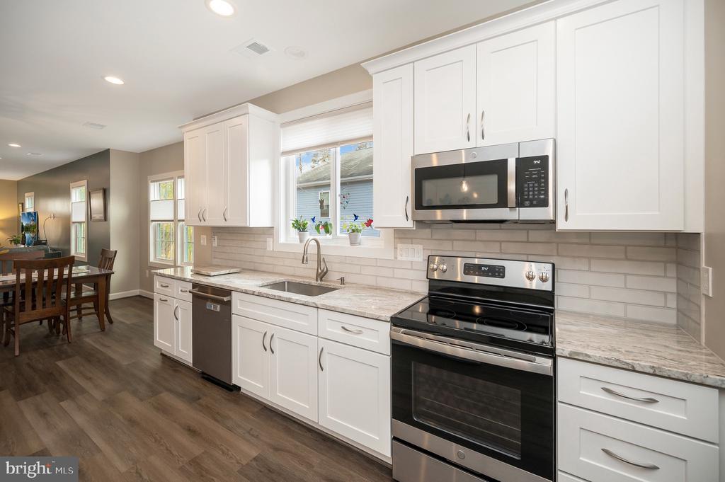 1310 LAKEVIEW PARKWAY
