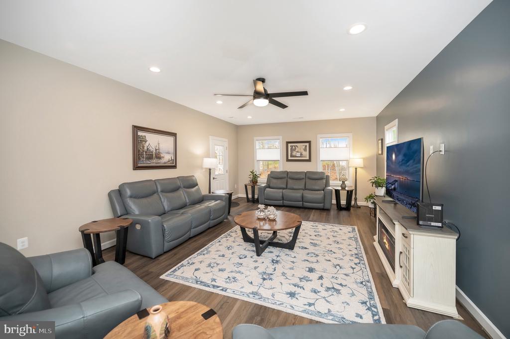 1310 LAKEVIEW PARKWAY