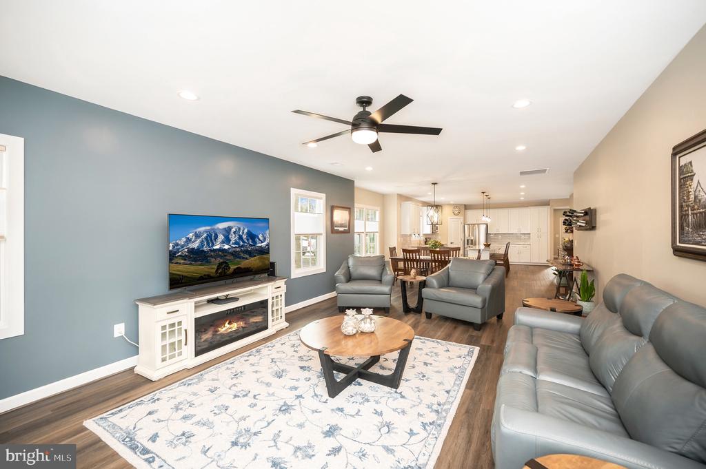 1310 LAKEVIEW PARKWAY