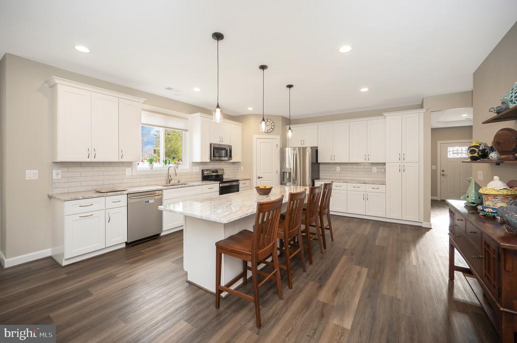 1310 LAKEVIEW PARKWAY