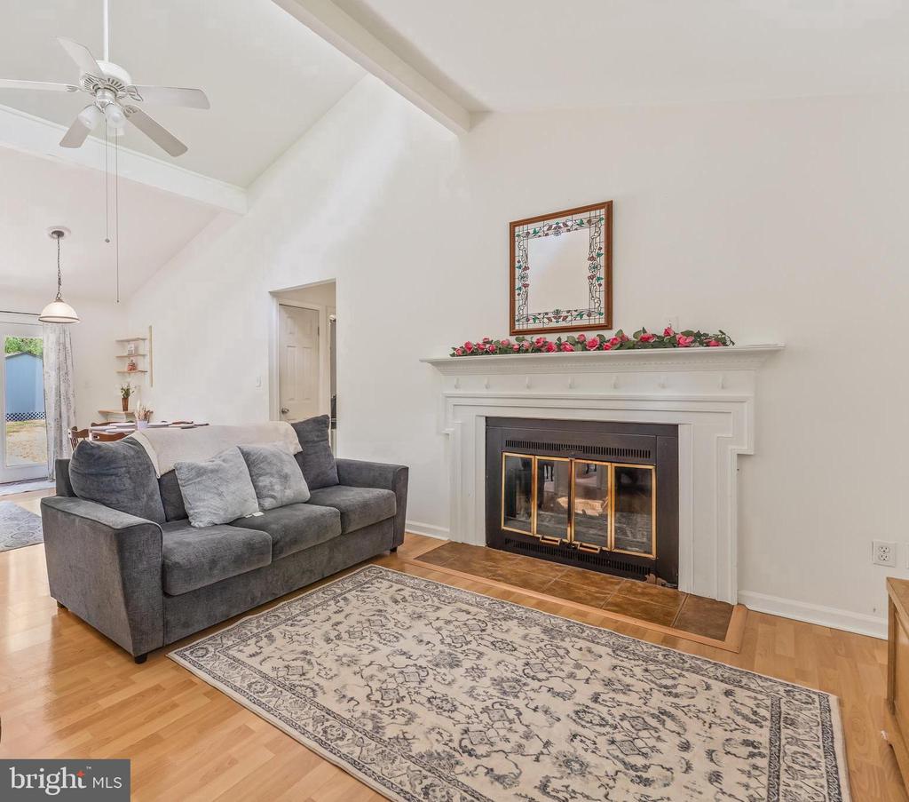 1912 LAKEVIEW PARKWAY