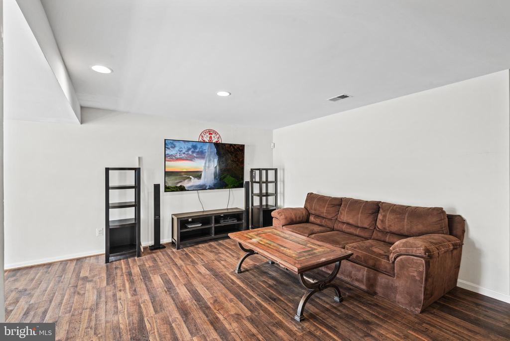 1204 SEDGWICK DRIVE