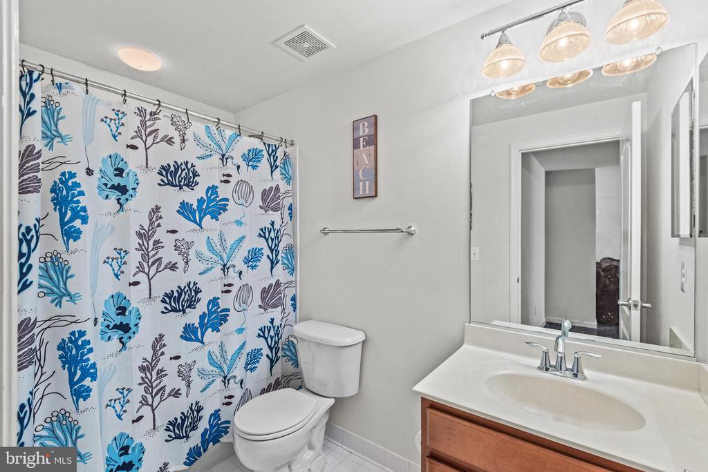 1204 SEDGWICK DRIVE
