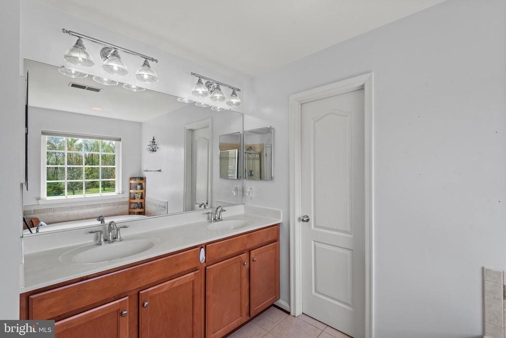1204 SEDGWICK DRIVE