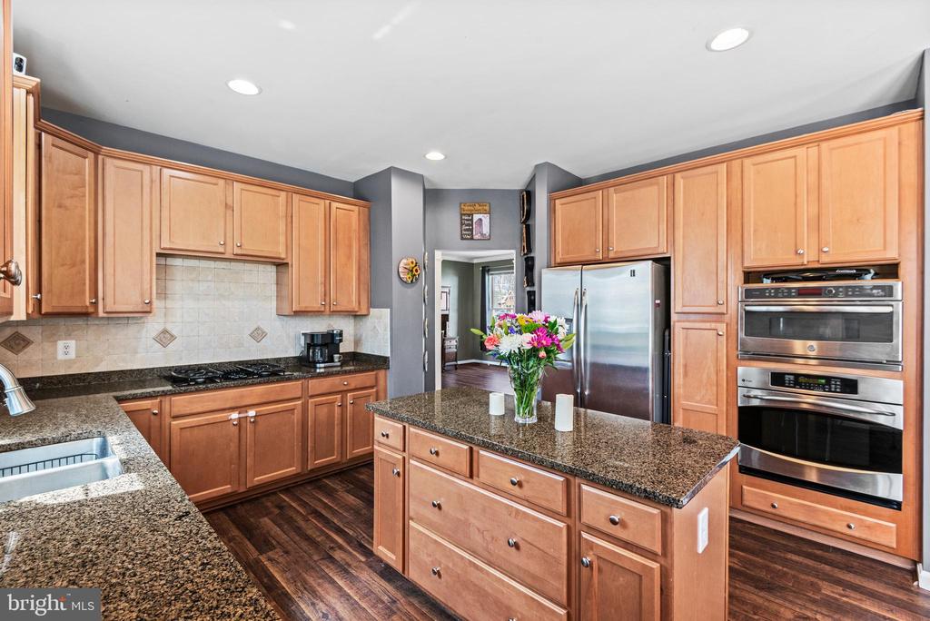 1204 SEDGWICK DRIVE