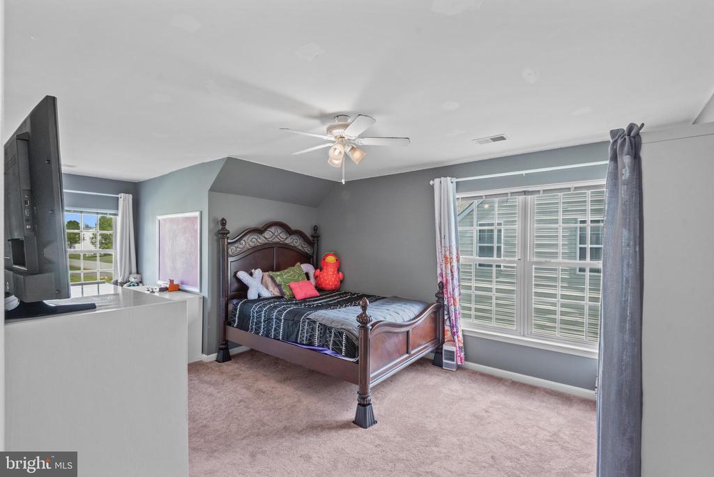 1204 SEDGWICK DRIVE