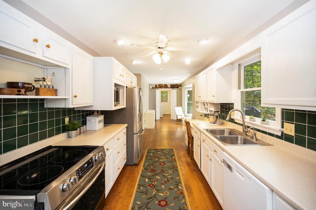 302 GOLD VALLEY ROAD