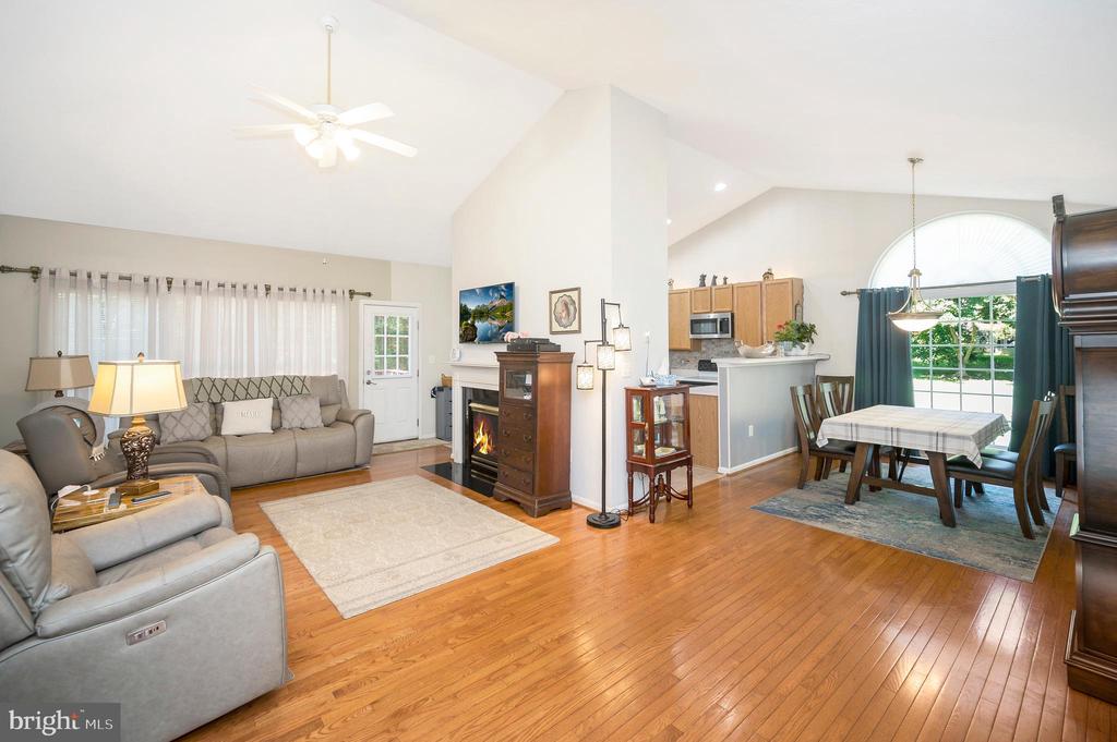 411 LAKEVIEW PARKWAY