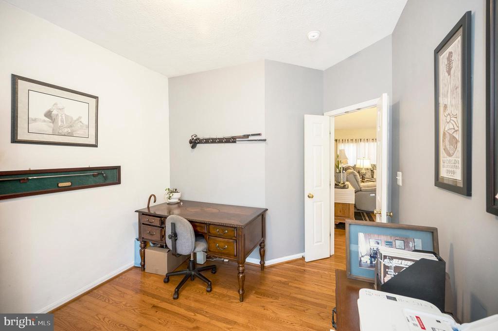 411 LAKEVIEW PARKWAY