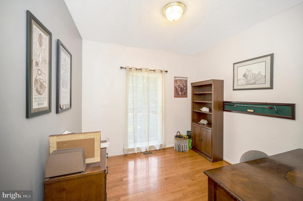 411 LAKEVIEW PARKWAY