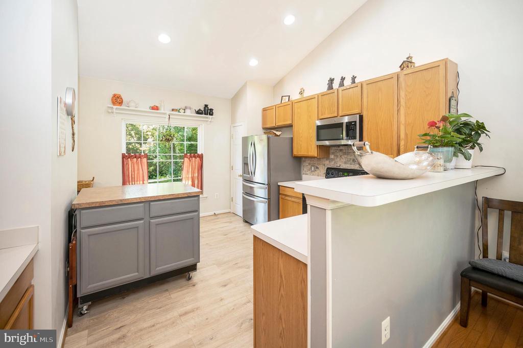 411 LAKEVIEW PARKWAY