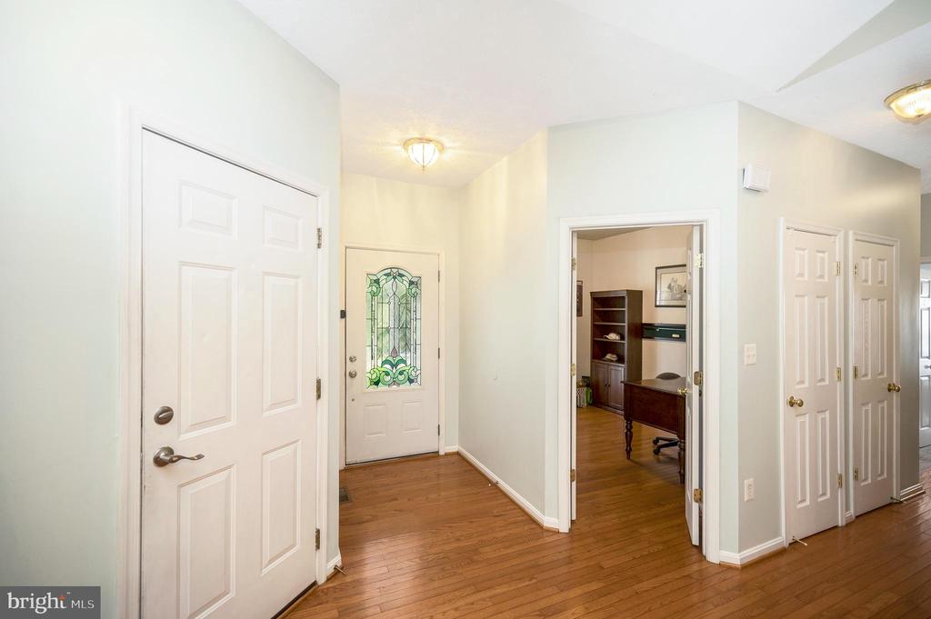 411 LAKEVIEW PARKWAY
