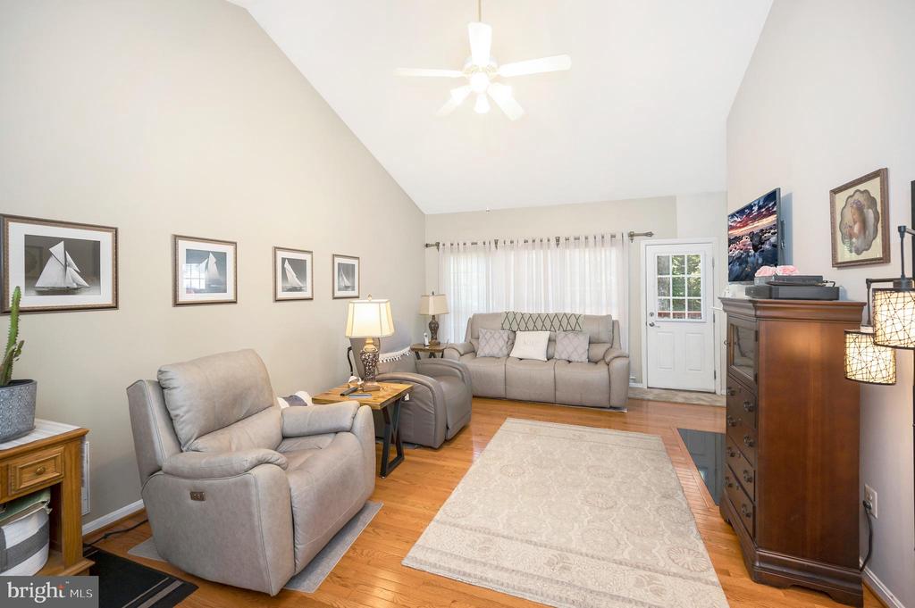 411 LAKEVIEW PARKWAY