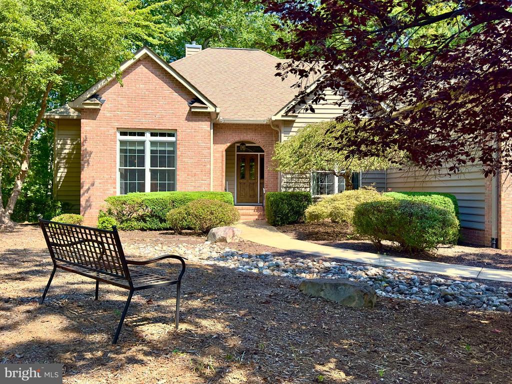 120 EAGLE COURT