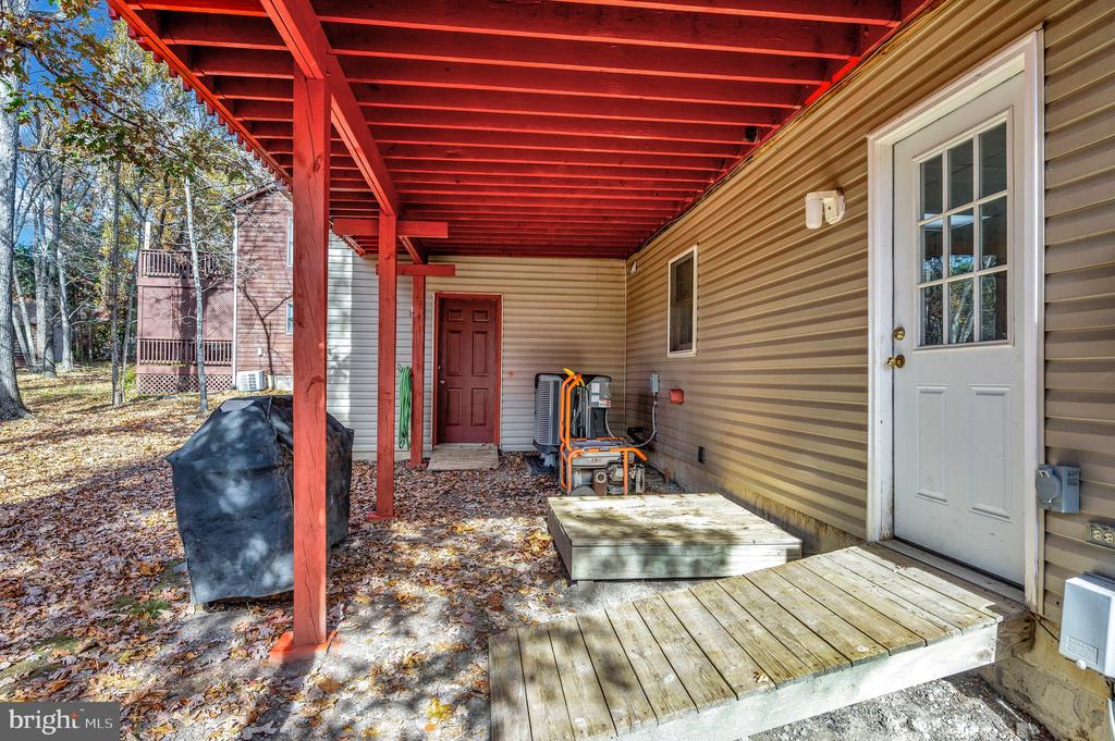 205 FAIRFAX LANE