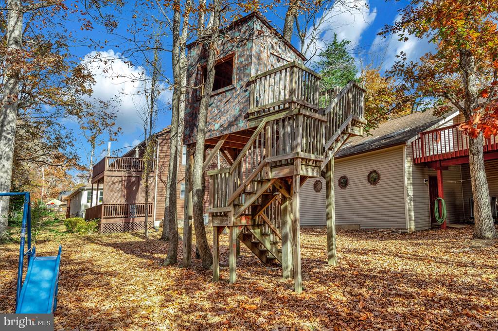 205 FAIRFAX LANE