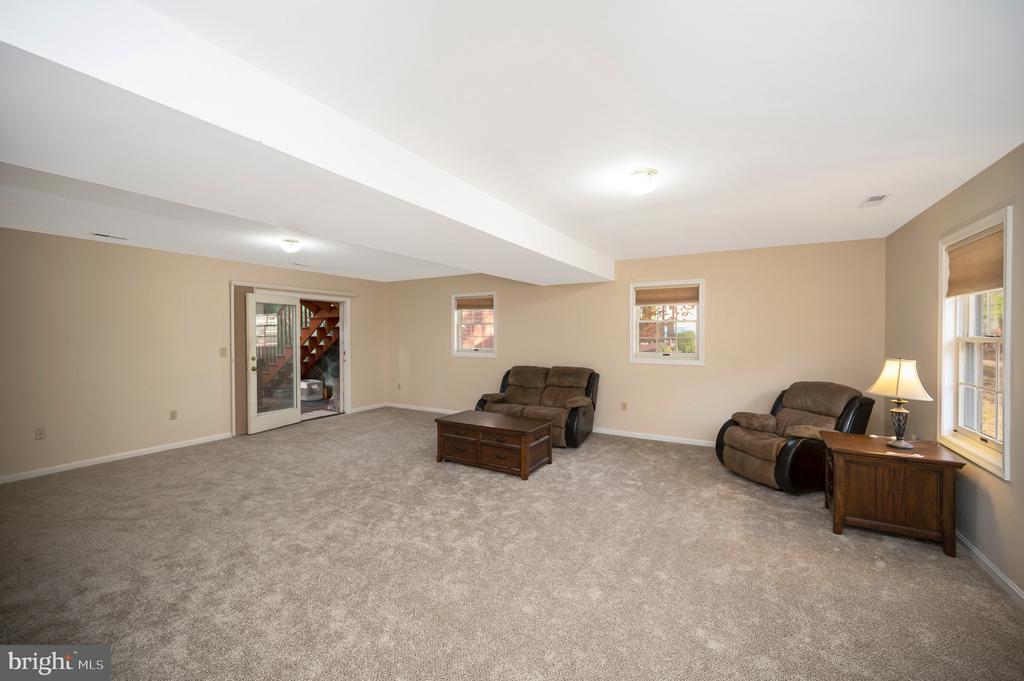 205 FAIRFAX LANE