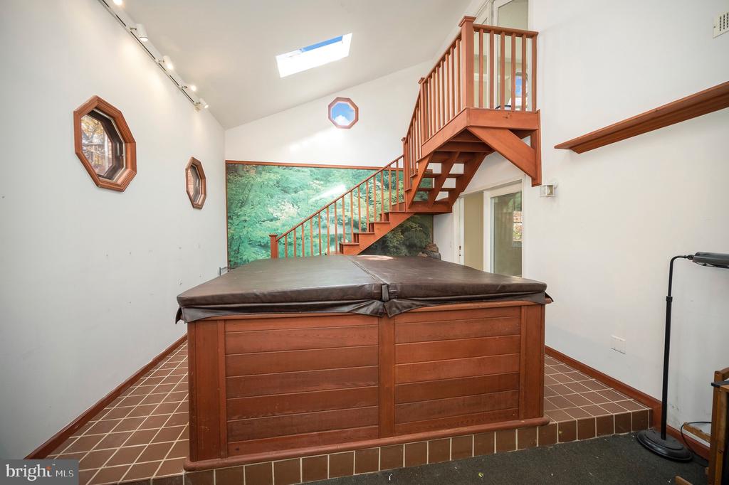 205 FAIRFAX LANE