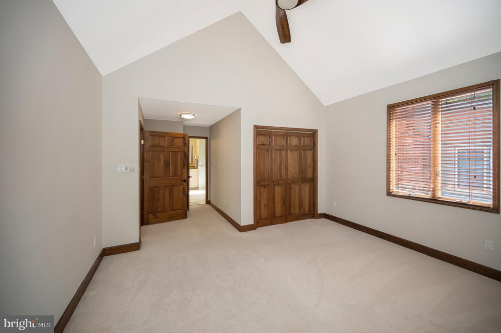 205 SKYLINE ROAD