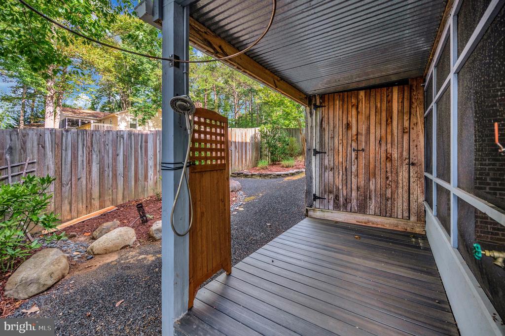 205 SKYLINE ROAD