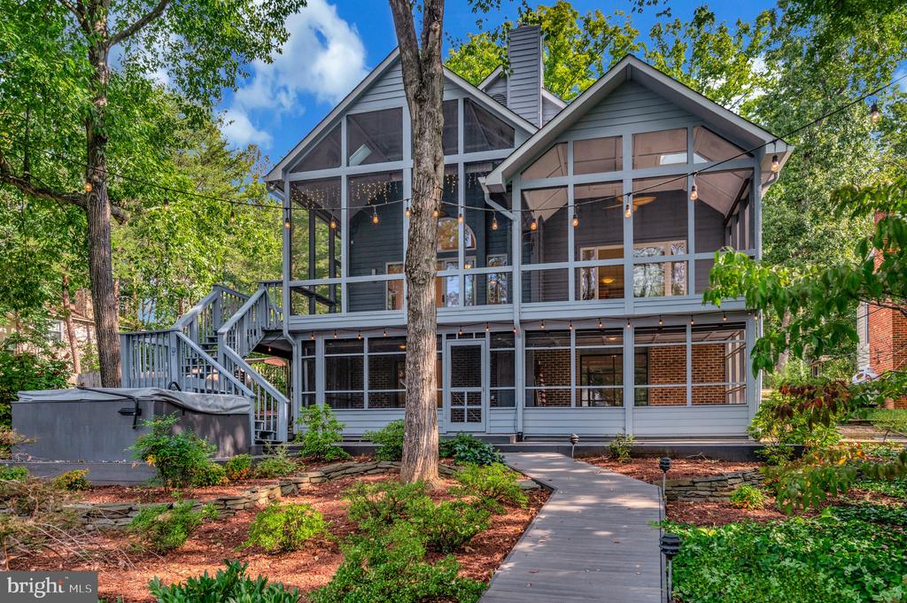 205 SKYLINE ROAD