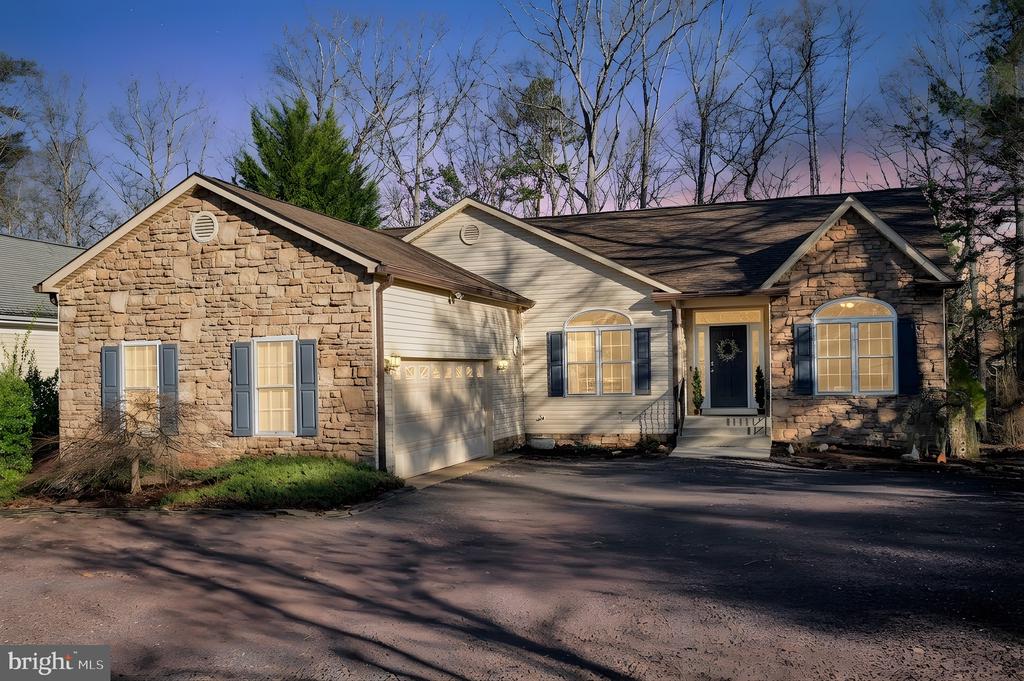 101 OAK COURT