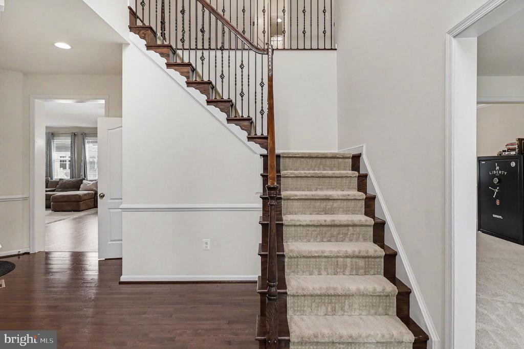 2446 TOWERING OAK COURT