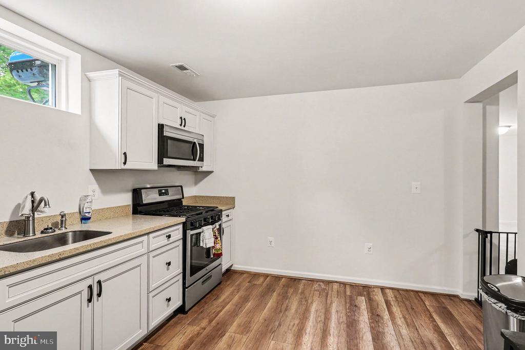 2446 TOWERING OAK COURT