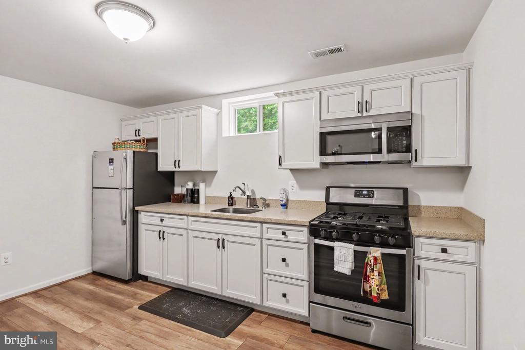 2446 TOWERING OAK COURT