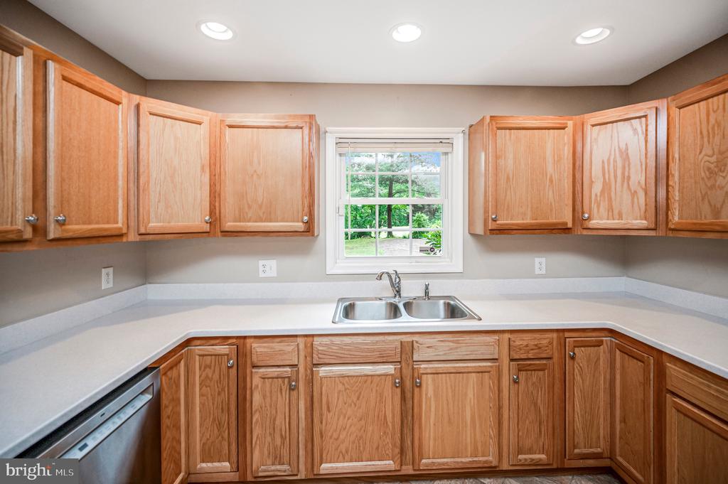 10211 OLD LAWYERS ROAD