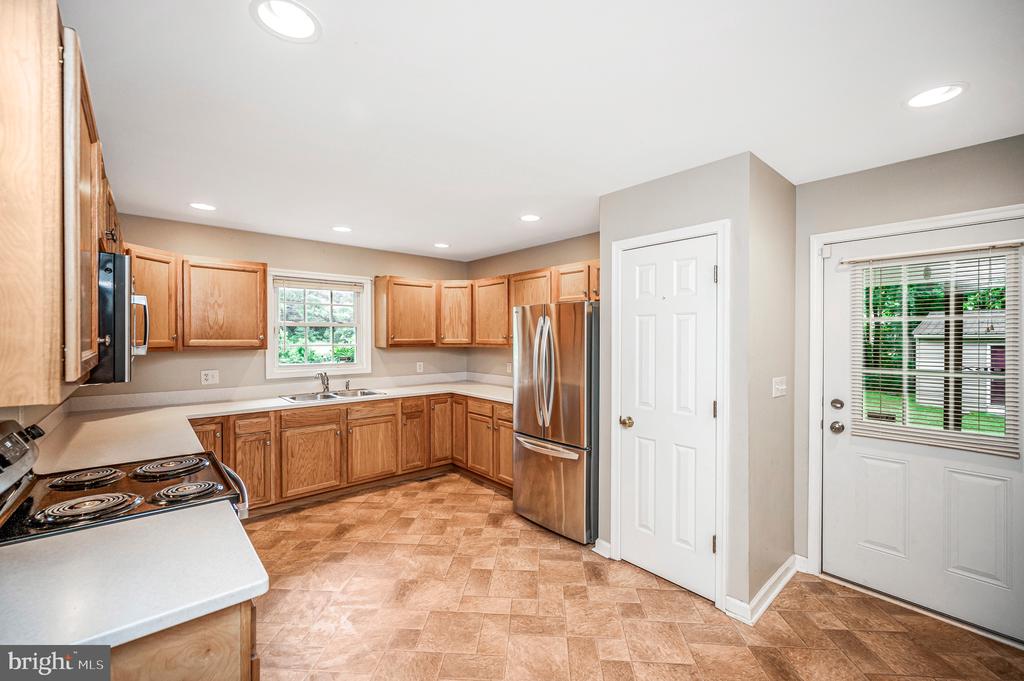 10211 OLD LAWYERS ROAD