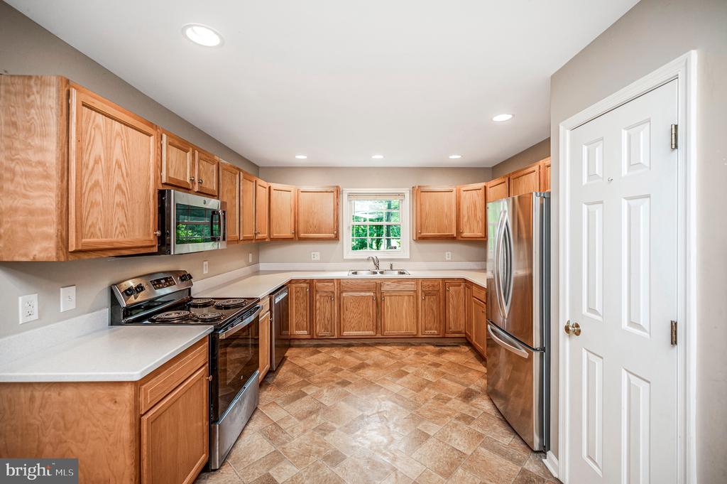 10211 OLD LAWYERS ROAD