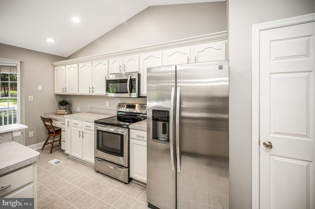 221 BIRDIE ROAD