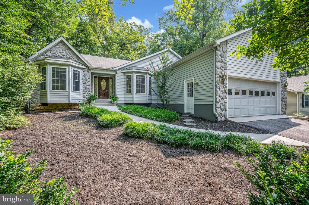 221 BIRDIE ROAD