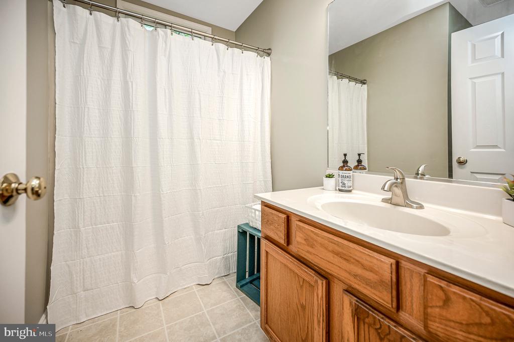 221 BIRDIE ROAD