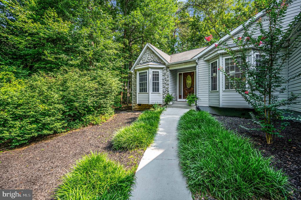 221 BIRDIE ROAD